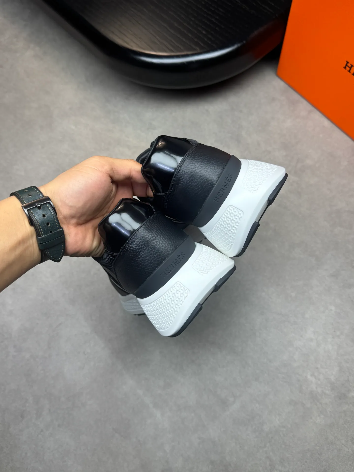 [HERMES] Hermès men's shoes 💰520💰 - high-end quality original items 🔍🔍🔍 casual sports shoes - upper: 🔝 pebbled calfskin, brand high mercerized canvas, body sewn with brand ´H´ totem, tongue brand logo cloth label - lining: water-dyed cowhide -Outsole: Ultra-light T men's shoes 💰U foam·rubber; two-color molded outsole -Ultra-high quality control·Fine workmanship: highlighted (high-end·luxury·grade) -Size: 39-44 (38, 45, can be customized)